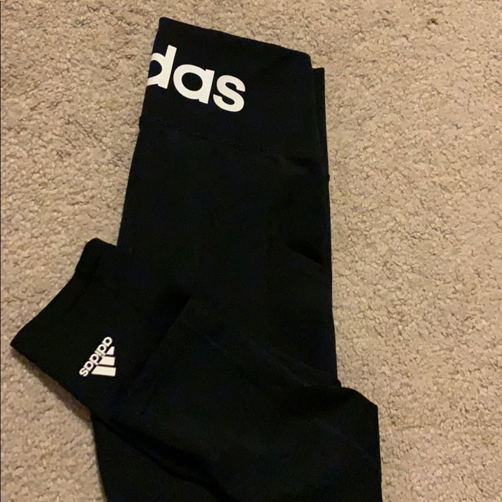 Adidas leggings, spandex material, leg pocket